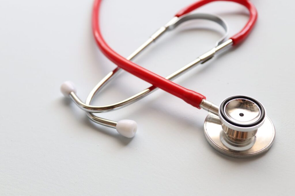 stethoscope on white background - dpc doctor near you