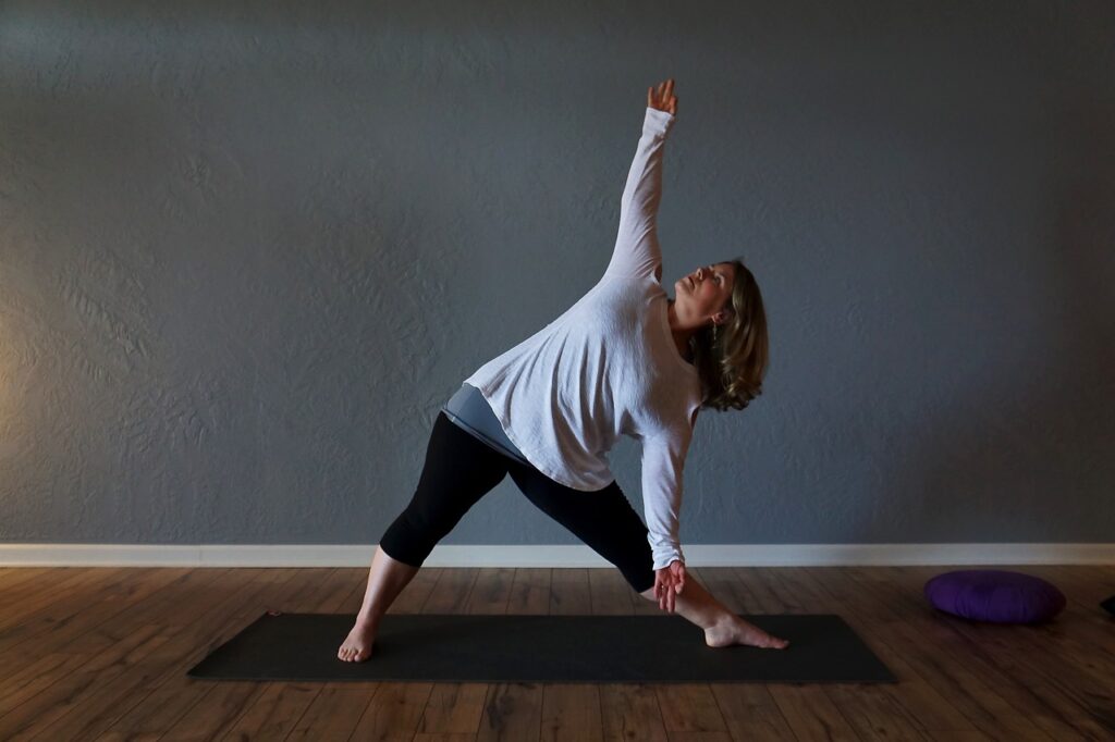 woman exercising - Encouraging healthy lifestyles through Direct Primary Care